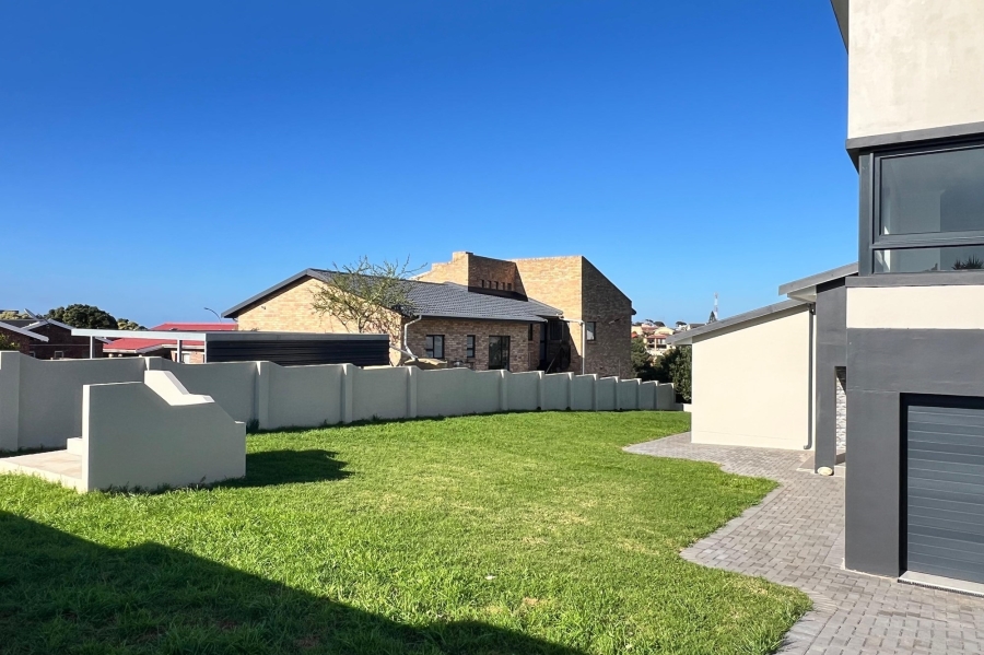 3 Bedroom Property for Sale in Wavecrest Eastern Cape